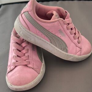 Puma‎ Pink Suede Sneakers with Silver Accents Kid size 10.5
